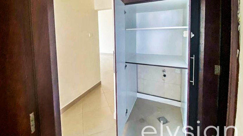 Apartment on Jumeirah Lake Towers, Dubai, 2 bedrooms, 122 m2 / per year