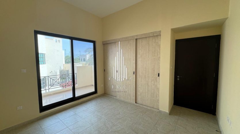 Villa on Al Khalidiya, Abu-Dhabi, 4 bedrooms, 276 m2 / per year