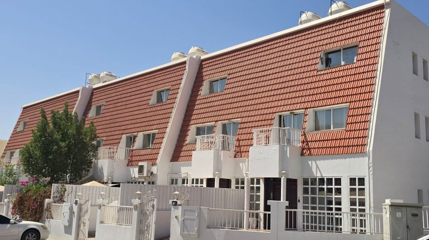 Commercial property on Mirdif, Dubai, 5 bedrooms, 1369 m2  | Foto 3