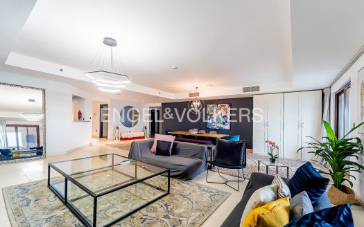 Квартира в Пальма Джумейра, Дубай, 4 спальни, 313.8 м2 / в год