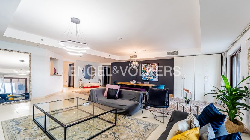 Apartment on Palm Jumeirah, Dubai, 4 bedrooms, 313.8 m2 / per year