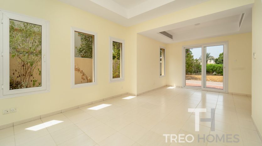 Villa on The Springs, Dubai, 3 bedrooms, 209 m2 / per year