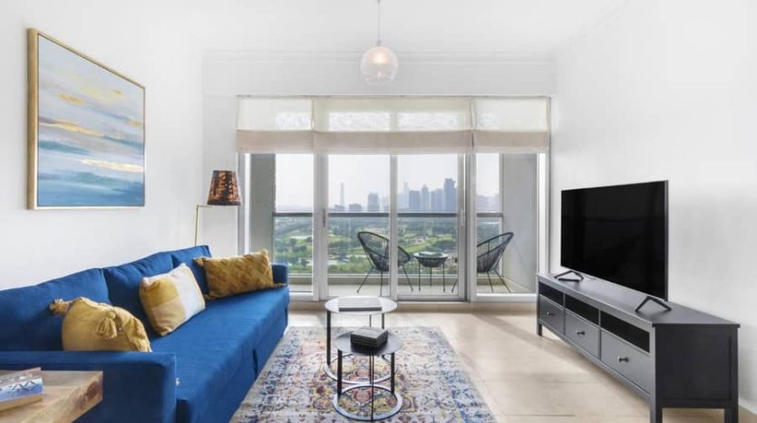 Apartment on The Views, Dubai, 1 bedroom, 76 m2 / per year