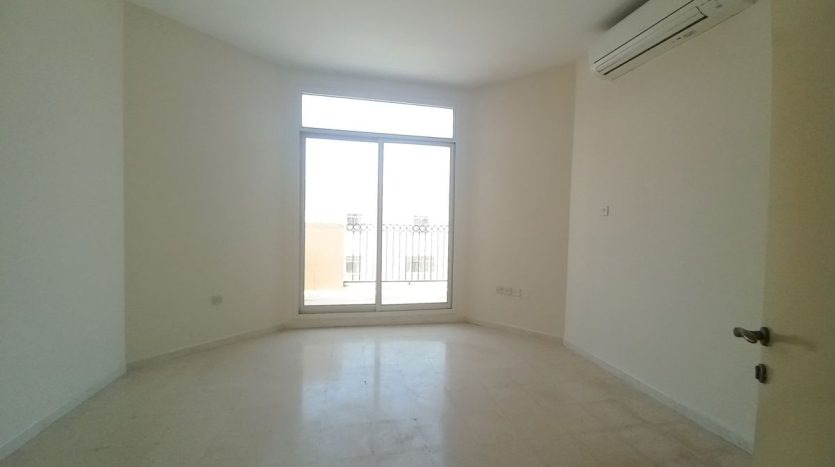 Коммерческая недвижимость в Airport Road, Абу-Даби, 4 спальни, 2213 м2 / в год