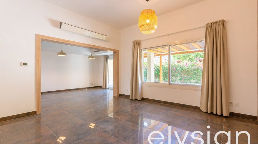 Villa on The Lakes, Dubai, 3 bedrooms, 249 m2  | Foto 1