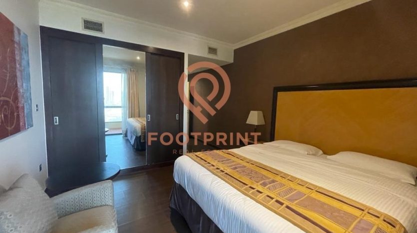 Apartment on Jumeirah Beach Residence, Dubai, 4 bedrooms, 288.5 m2 / per year