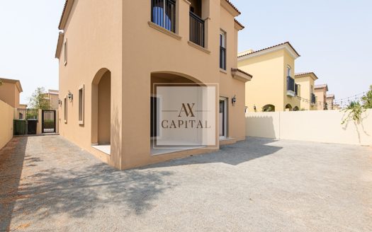 Вилла в Dubai Land, 4 спальни, 400 м2 / в год