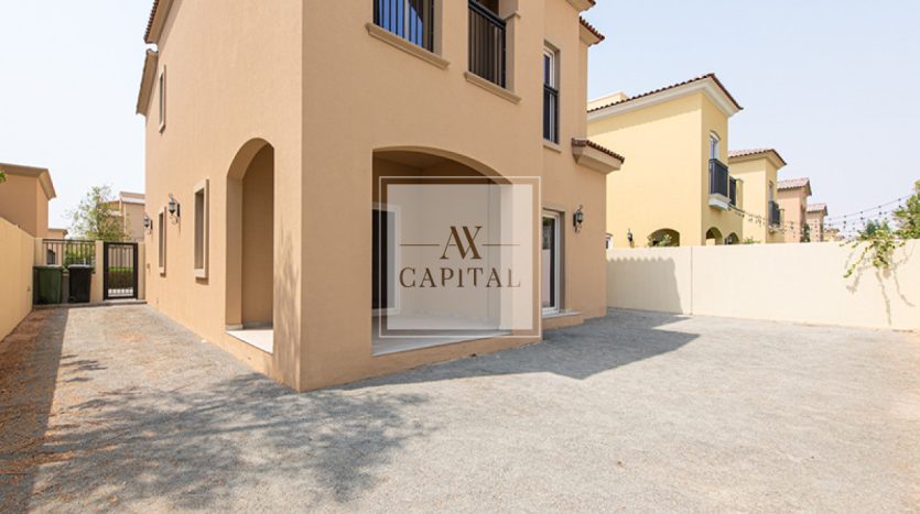 Villa on Dubai Land, Dubai, 4 bedrooms, 400 m2 / per year