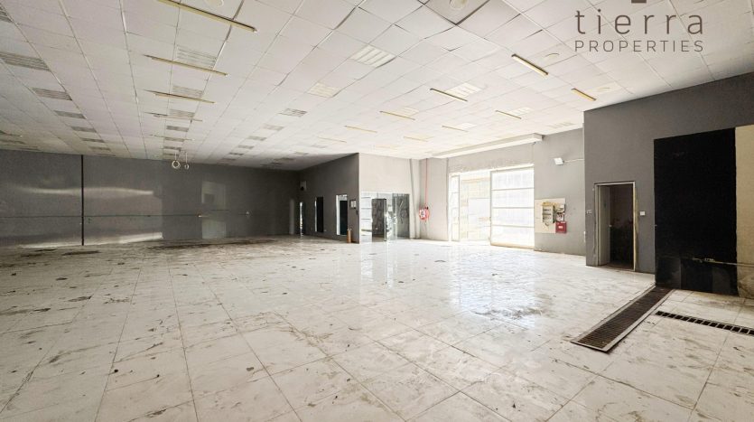 Склад в Al Quoz, Дубай, 501.7 м2 / в год