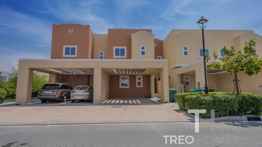 Таунхаус в Dubai Land, 3 спальни, 161 м2 / в год