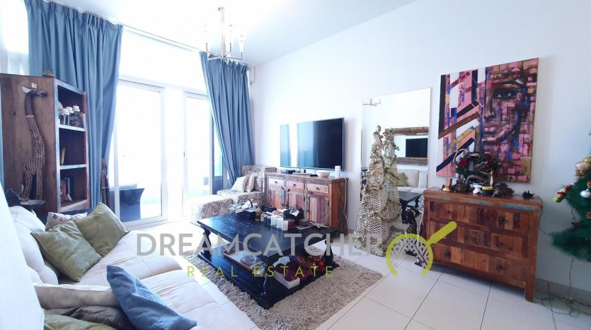 Apartment on Palm Jumeirah, Dubai, 2 bedrooms, 137.03 m2 / per year