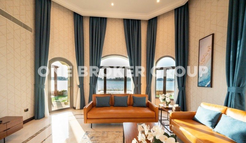 Villa on Palm Jumeirah, Dubai, 4 bedrooms, 657 m2 / per year
