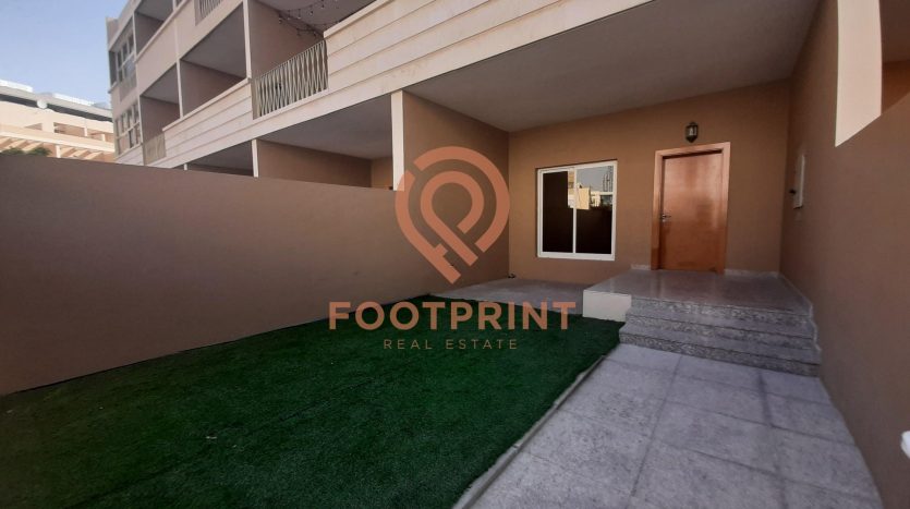 Villa on Jumeirah Village Circle, Dubai, 4 bedrooms, 240.4 m2 / per year