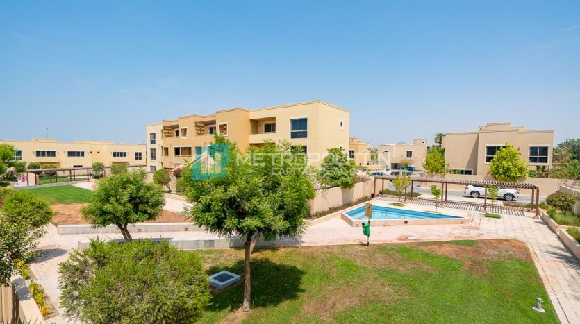 Commercial property on Al Raha Gardens, Abu-Dhabi, 4 bedrooms, 300 m2 / per year
