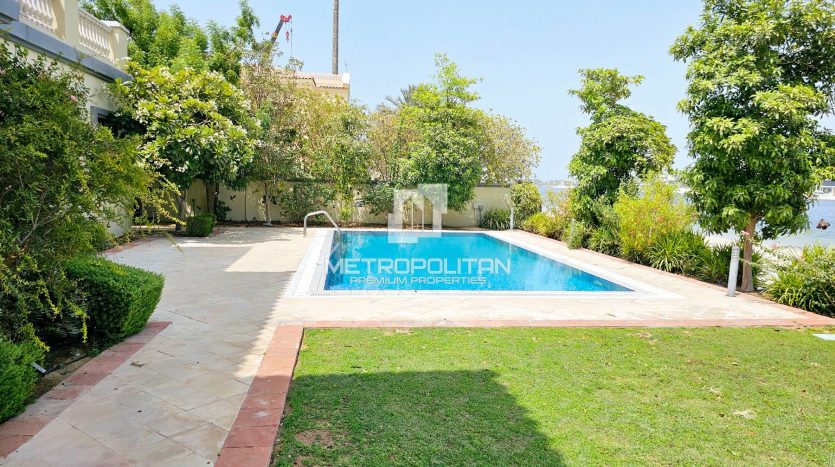 Villa on Palm Jumeirah, Dubai, 6 bedrooms, 1245 m2 / per year