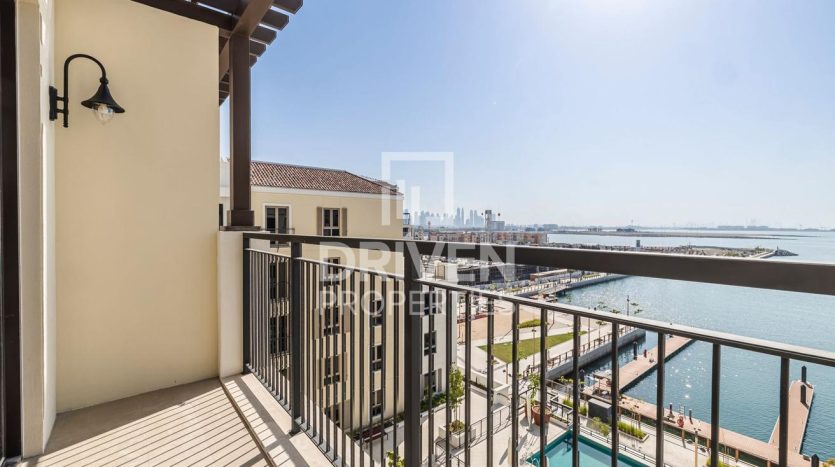 Apartment on Jumeirah, Dubai, 2 bedrooms, 122 m2 / per year
