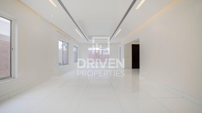 Villa on Umm Suqeim, Dubai, 7 bedrooms, 892 m2 / per year