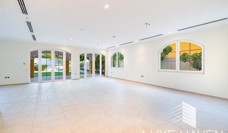 Вилла в Jumeirah Park, Дубай, 5 спален, 435.62 м2 / в год