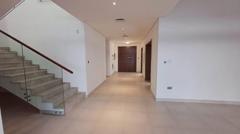 Commercial property on Yas Island, Abu-Dhabi, 5 bedrooms, 457 m2 / per year