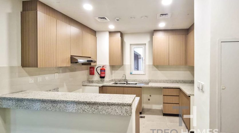 Таунхаус в Dubai Land, 2 спальни, 172 м2 / в год