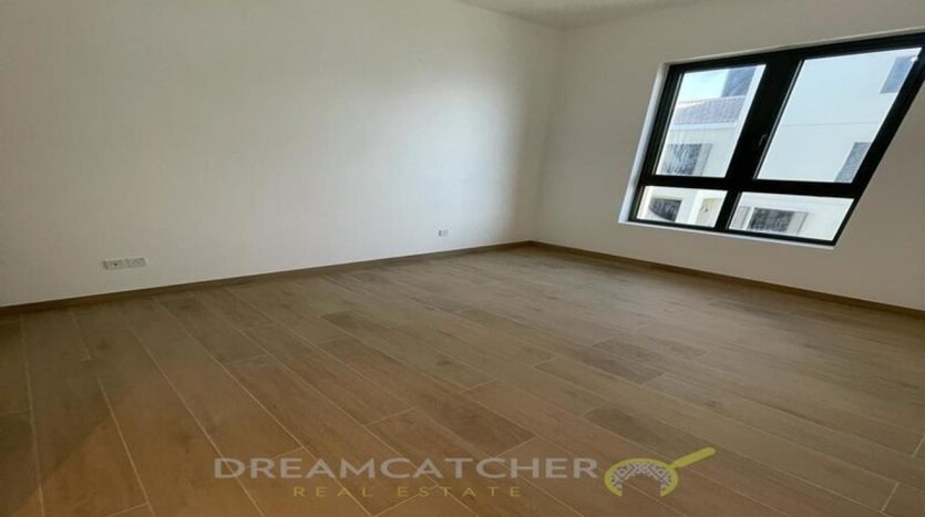 Квартира в Джумейра, Дубай, 2 спальни, 112.04 м2 / в год