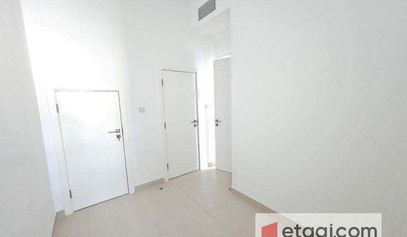 Таунхаус в Dubai Land, 4 спальни, 252 м2 / в год