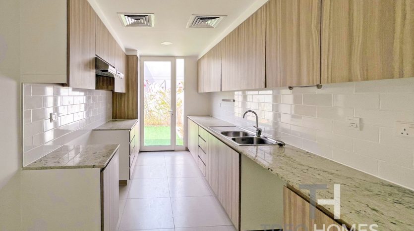 Townhouse on Moudon, Dubai, 3 bedrooms, 264 m2 / per year