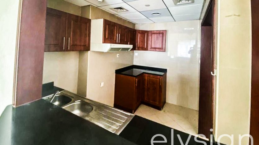 Apartment on Jumeirah Lake Towers, Dubai, 2 bedrooms, 122 m2 / per year