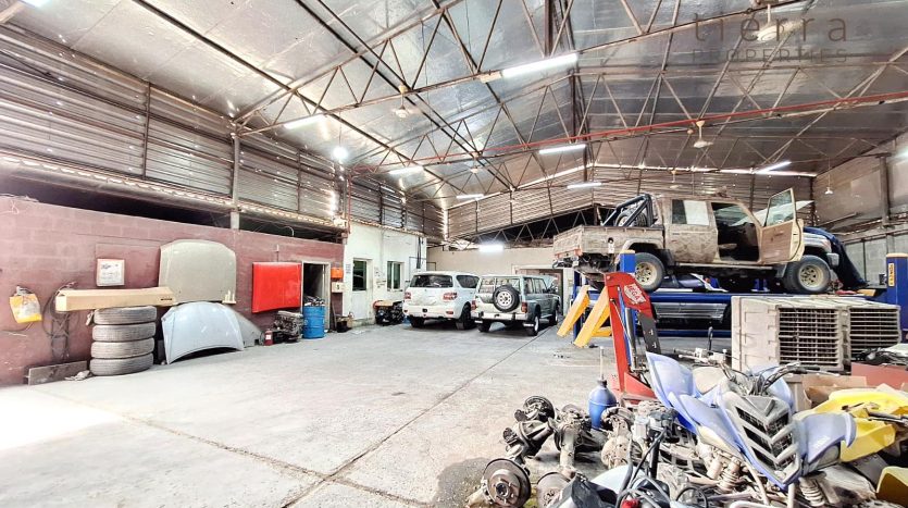 Warehouse on Ras Al Khor, Dubai, 427.4 m2 / per year