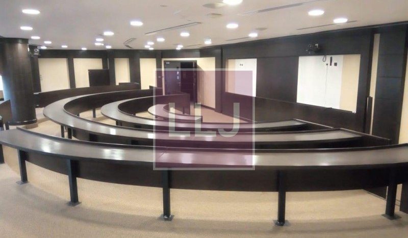 Офис в Airport Road, Абу-Даби, 425 м2 / в год