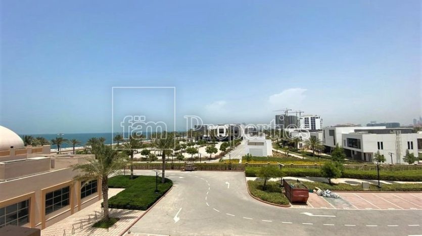 Apartment on Palm Jumeirah, Dubai, 1 bedroom, 104.8 m2 / per year