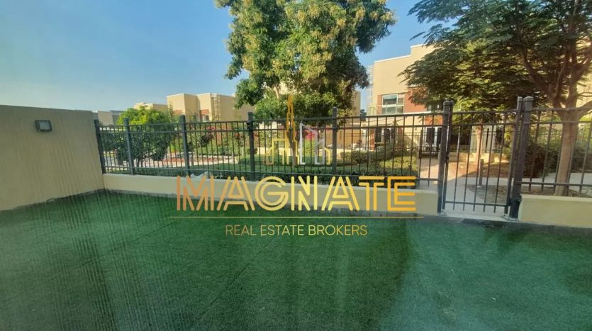 Villa on Al Barsha, Dubai, 4 bedrooms, 393 m2  | Foto 1