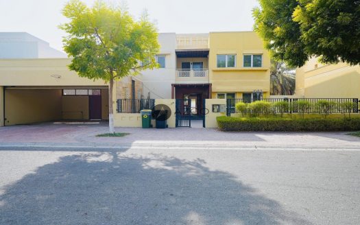 Villa on Meadows, Dubai, 5 bedrooms, 554.6 m2 / per year