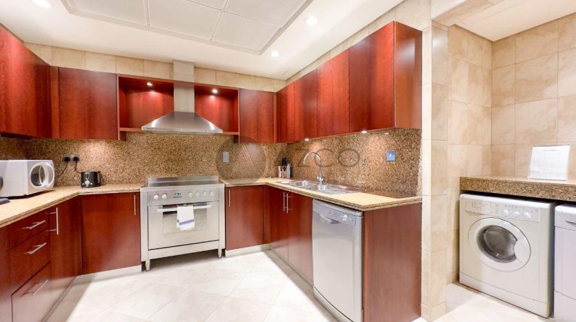 Квартира в Джумейра Бич Резиденс, Дубай, 3 спальни, 241.7 м2 / в год