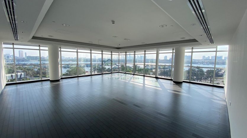 Office on Deira, Dubai, 8000 m2 / per month