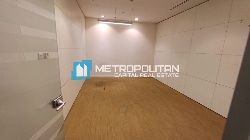 Office on Al Khalidiya, Abu-Dhabi, 288 m2 / per year