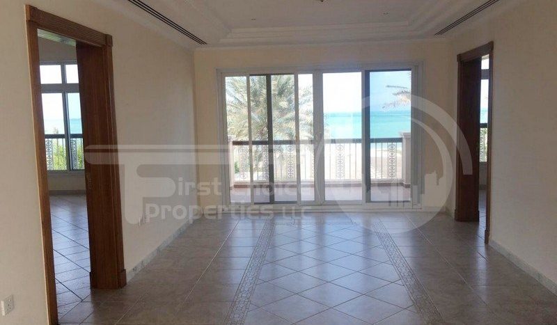 Вилла в Corniche Road, Абу-Даби, 4 спальни, 511 м2 / в год