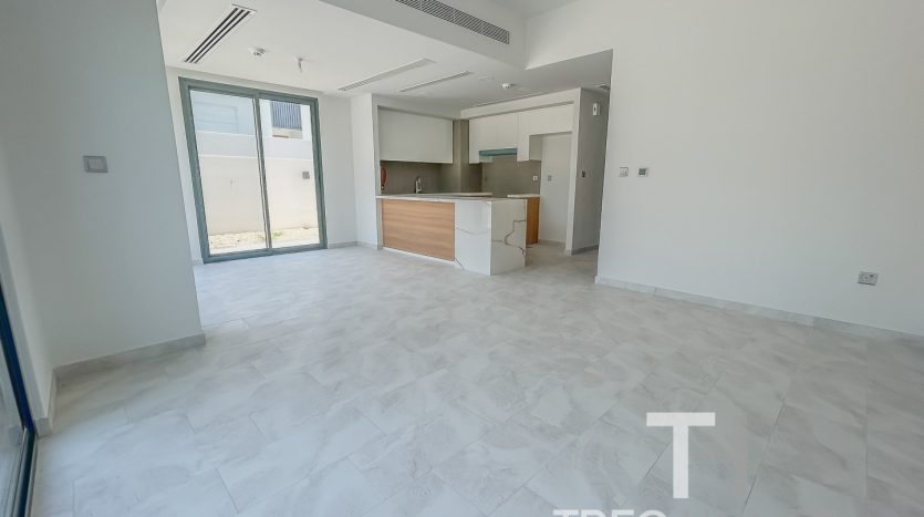 Таунхаус в Dubai Land, 4 спальни, 256 м2 / в год