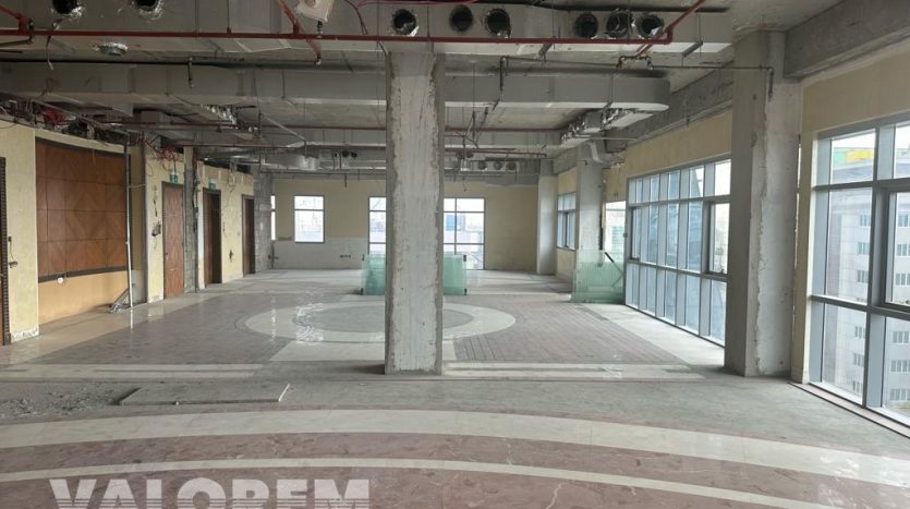 Office on Deira, Dubai, 341.2 m2 / per year