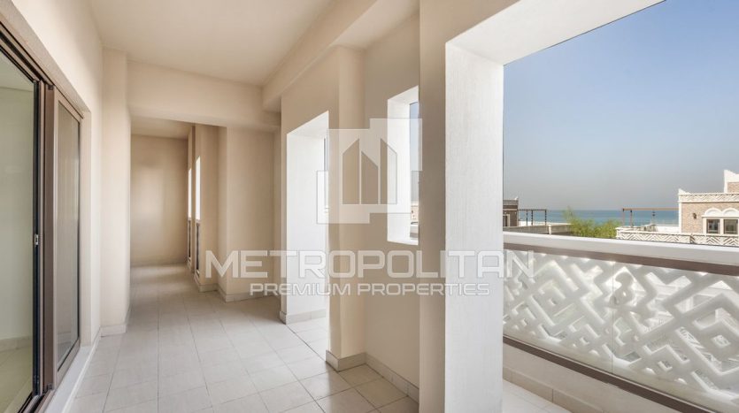 Apartment on Palm Jumeirah, Dubai, 2 bedrooms, 194 m2 / per year