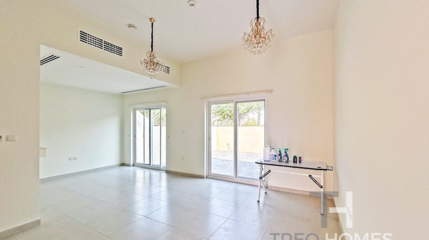 Townhouse on Dubai Land, Dubai, 2 bedrooms, 166 m2 / per year