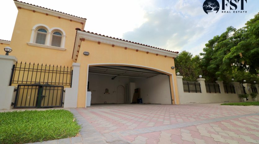Villa on Jumeirah Park, Dubai, 5 bedrooms, 834 m2 / per year