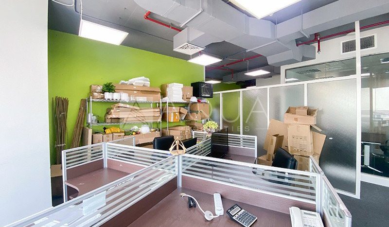 Office on Business Bay, Dubai, 90.1 m2 / per year