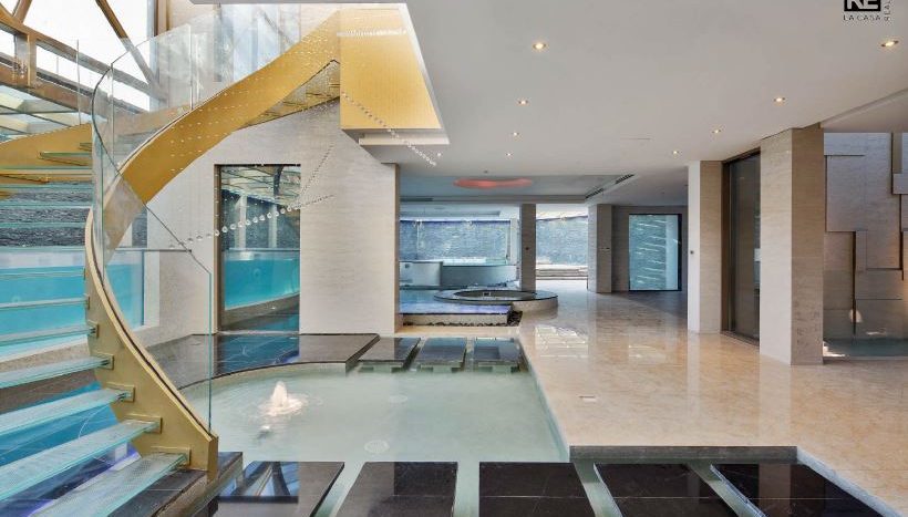 Villa on Jumeirah, Dubai, 8 bedrooms, 994 m2