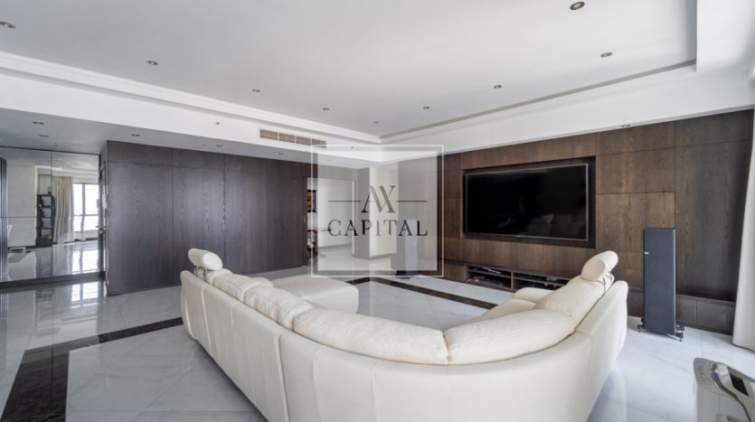 Apartment on Jumeirah Beach Residence, Dubai, 4 bedrooms, 269.3 m2 / per year