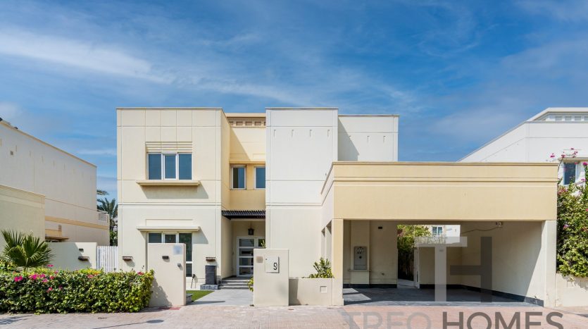 Villa on Meadows, Dubai, 5 bedrooms, 437 m2 / per year
