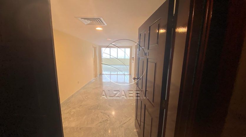 Apartment on Al Khalidiya, Abu-Dhabi, 4 bedrooms, 297 m2 / per year