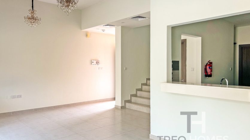 Townhouse on Dubai Land, Dubai, 2 bedrooms, 166 m2 / per year