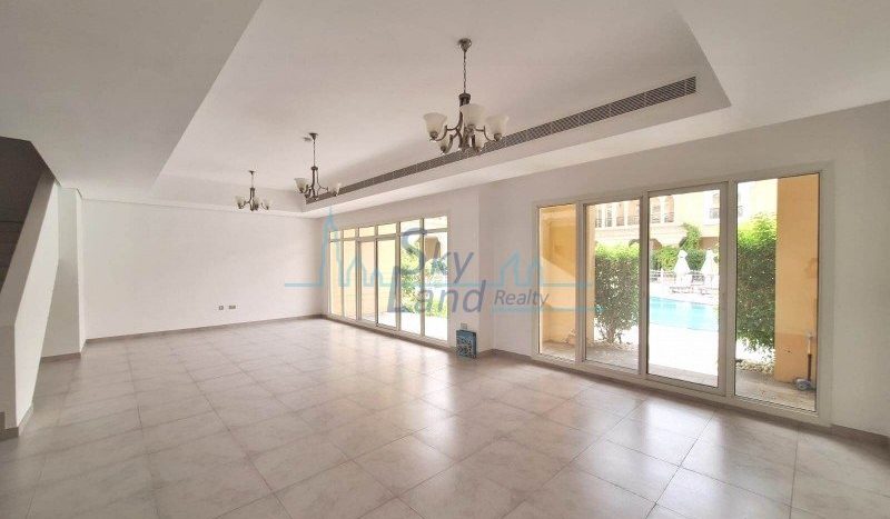 Квартира в Джумейра, Дубай, 4 спальни, 371.6 м2 / в год