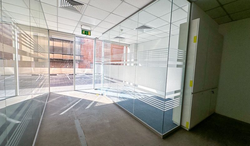 Office on Dubai Investment Park, Dubai, 194 m2 / per month